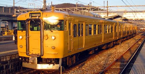 JR115系1000番台（30N体質改善車・岡山D編成・中国地域色）3両編成