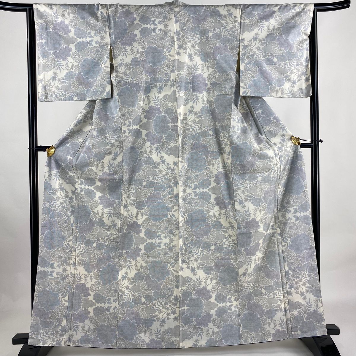 紬 身丈163.5cm 裄丈64cm M 袷 草花 雲文 灰白 正絹 美品 秀品 【中古  