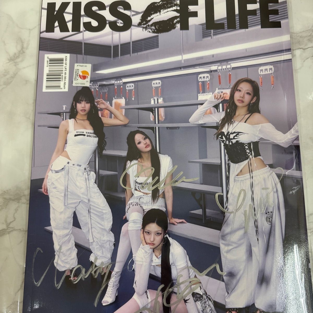 即日発送] サインアルバム+トレカ1枚 (Magazine Ver.) KISS OF