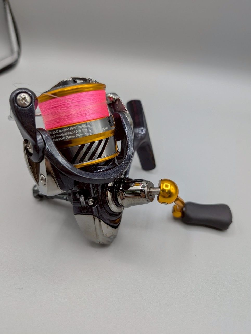 ダイワ DAIWA REVROS LT 2000S スピニングリール ピンクライン付き