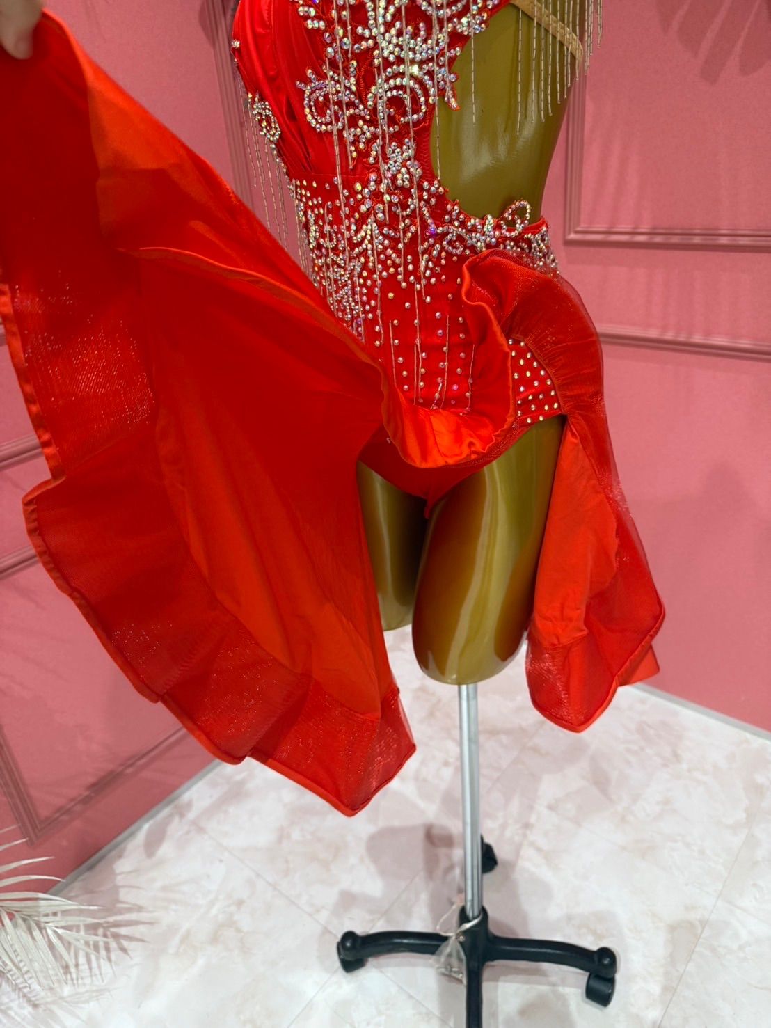 ラテンドレス 赤