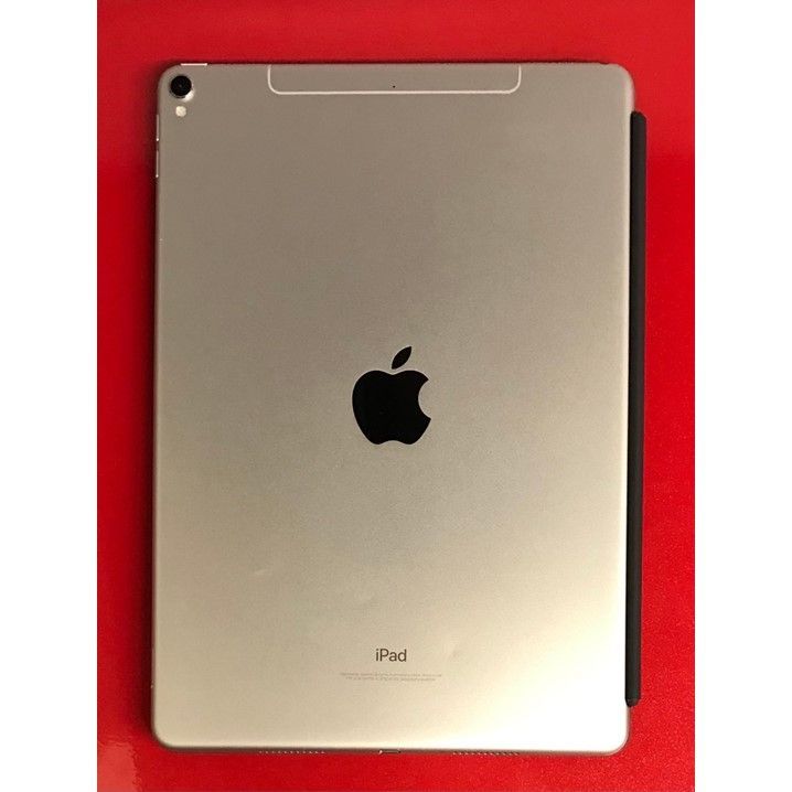 クーポンあり♪】 iPad Pro Wi-Fi + Cellular 256GB シルバー iOS 17.4.1 10.5インチ A1709  バッテリー89% タブレット 本体 スマートキーボード付属 ☆チャレンビー - メルカリ