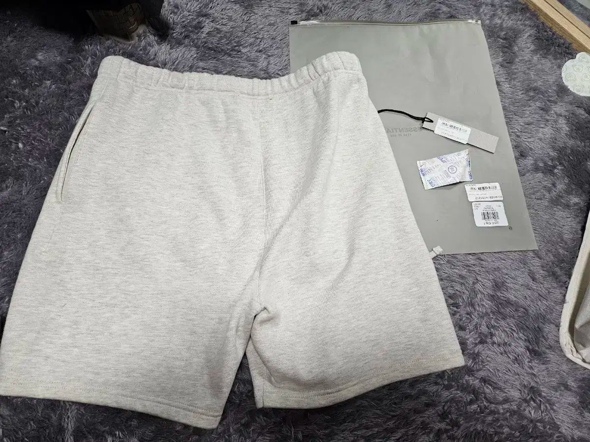  ESSENTIALS Fear of God オートミール ハーフパンツ L ショートパンツ ハーフパンツ パンツ