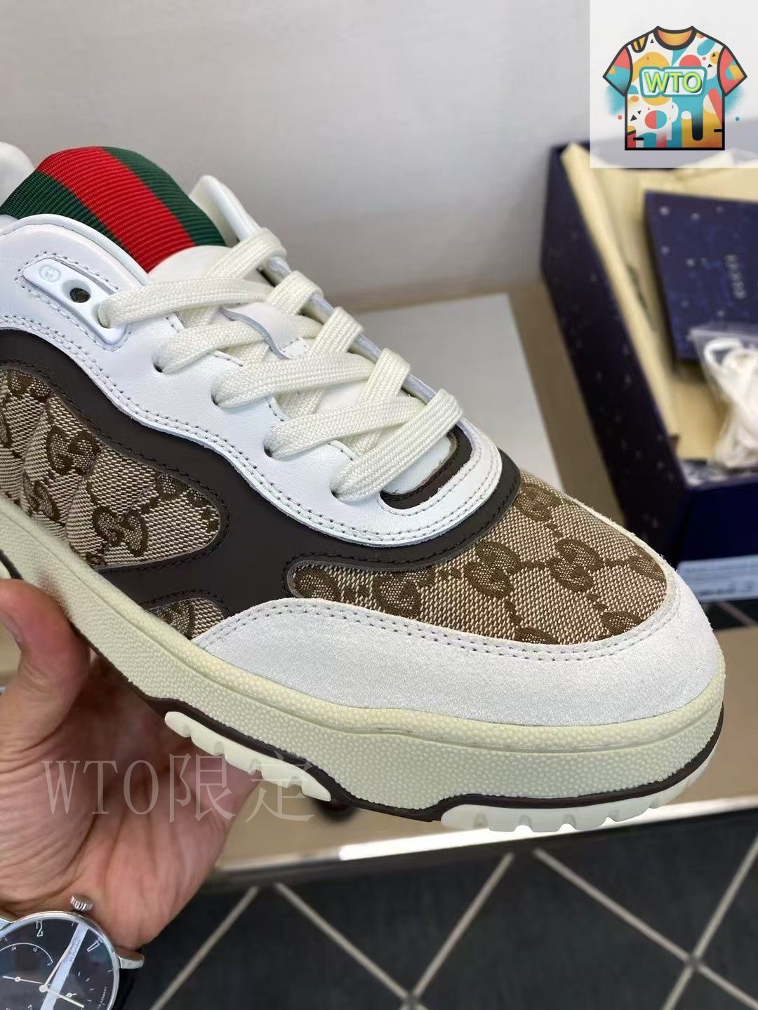 グッチシューズ Men's Ace sneaker with bee in white leather | GUCCI® US