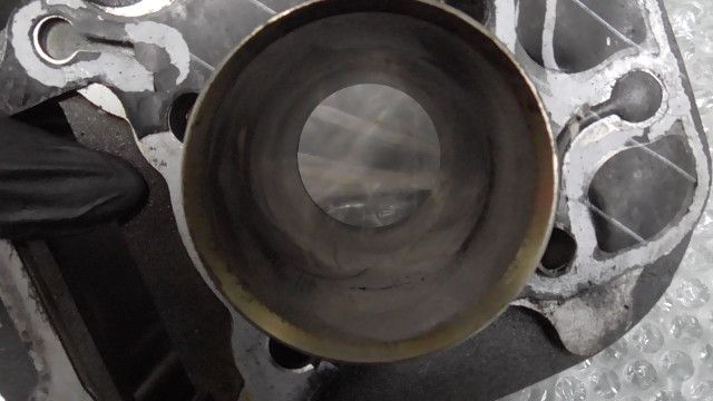 の シリンダーピストン