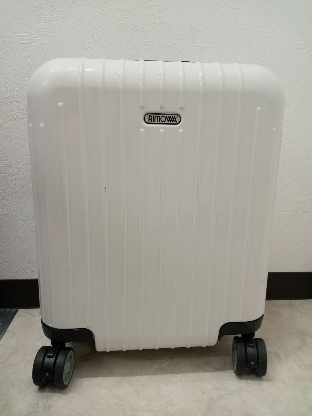RIMOWA スーツケース 機内持ち込み 四輪 キャリー リモワ 22L