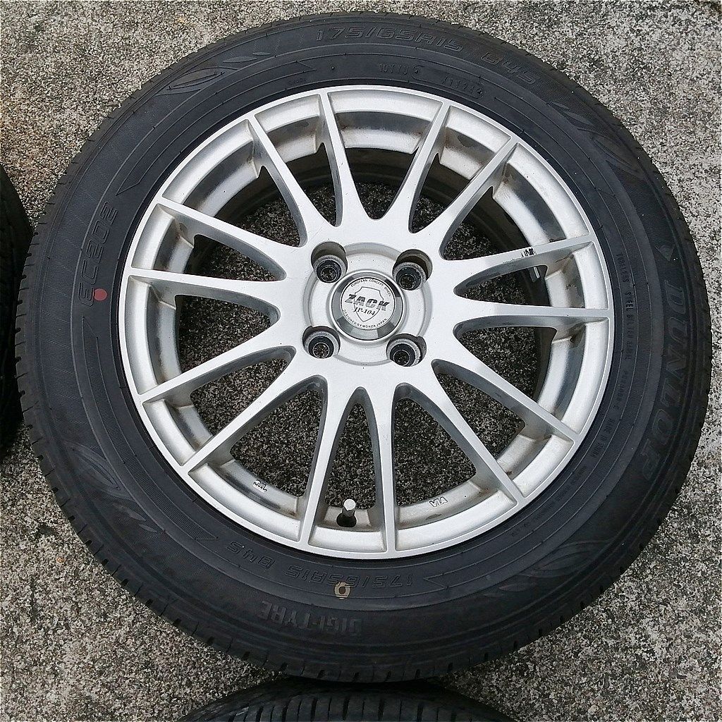 夏タイヤ175 65R15