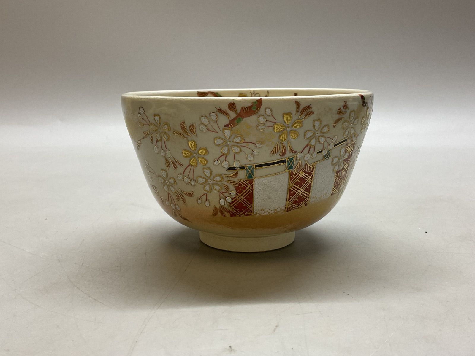 茶碗、仁清写、金雲桜の絵、橋本紫雲作 仁清写 色絵柳桜紋茶碗 橋本紫雲造 共箱 : 茶道具商 越中屋