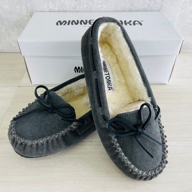 美品 ミネトンカ モカシンCALLY SLIPPER GREY - モカシン