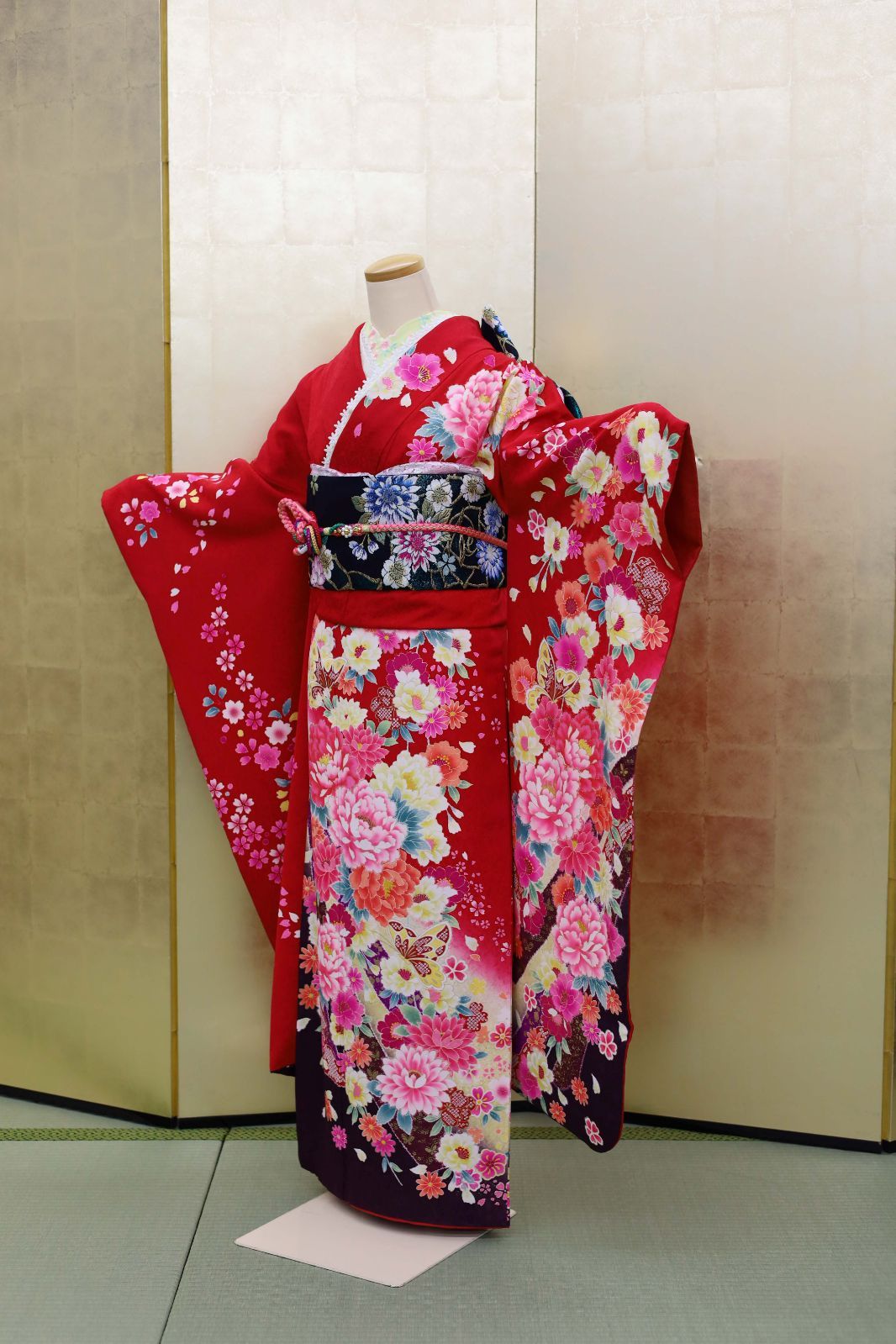 【美品　正絹お振袖　7点フルセット　M～Lサイズ　赤　洋花】 美品 正絹振袖7点セット【赤×花熨斗柄】MLサイズ - メルカリ