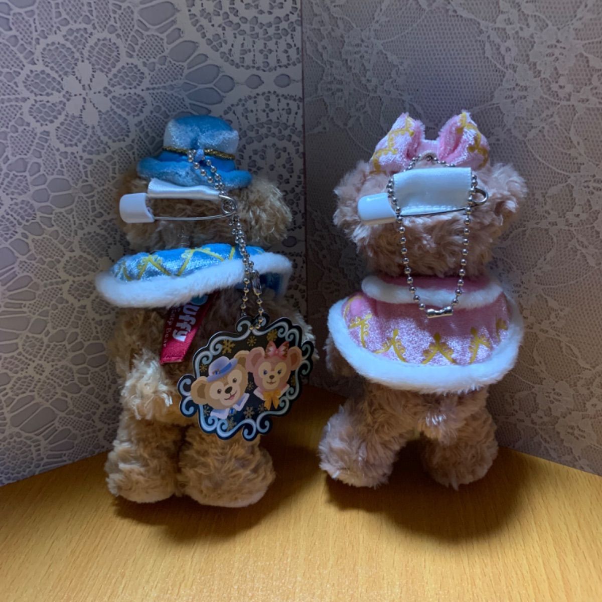 ダッフィー - ディズニー　ダッフィー　シェリーメイ　 ぬいぐるみバッジ　2013 クリスマス Disney ダッフィー＆シェリーメイ ぬいぐるみバッジ クリスマス