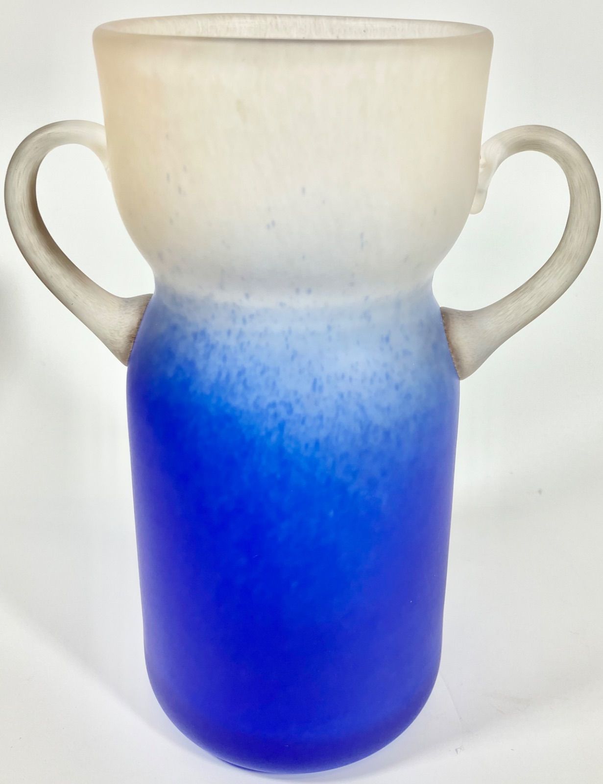 B-57 品 宏道流二十五世襲名 岩田糸子 ガラス工芸 花入れ 花瓶 花器 ガラス製 グラデーション ブルー 木