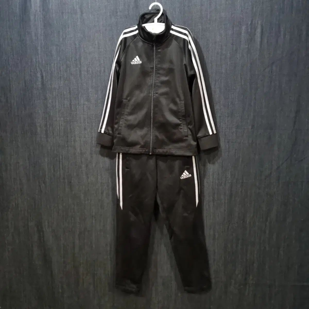 【雷市場（ポンジャン）商品韓国直送】 トゥイーン 120 adidas(アディダス) 裏起毛 トレーニング セット 012405
