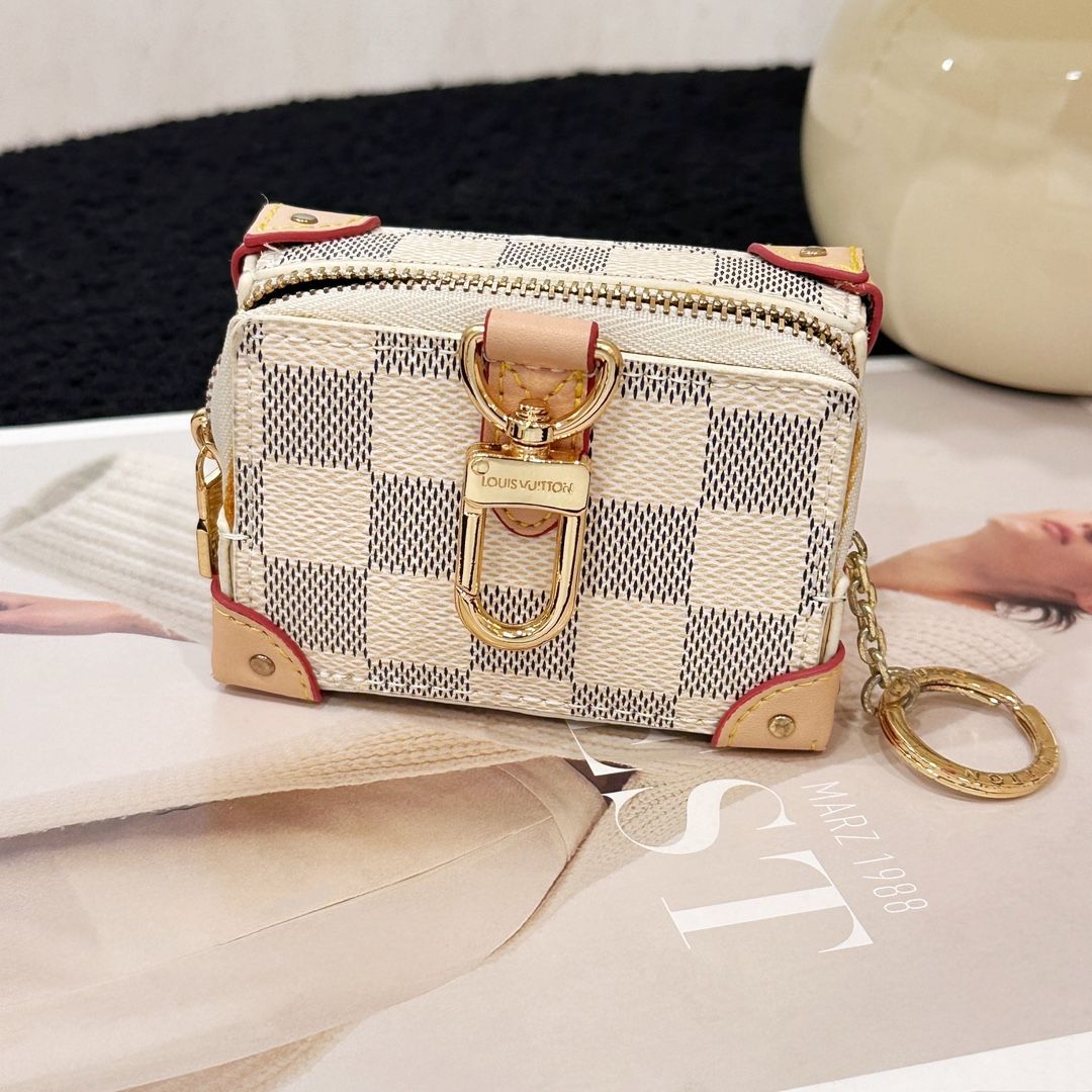 新品未使用 LOUIS VUITTON ルイヴィトン ソフトトランクポーチ モノグラム レザー ゴールド金具 コインケース カード入れ 小物入れ -  メルカリ