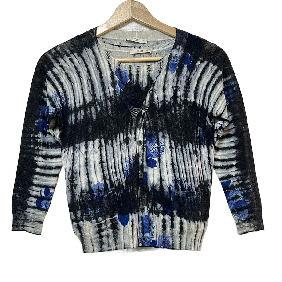 PRADA プラダ アンサンブル レディース - 黒×白×ブルー 花柄