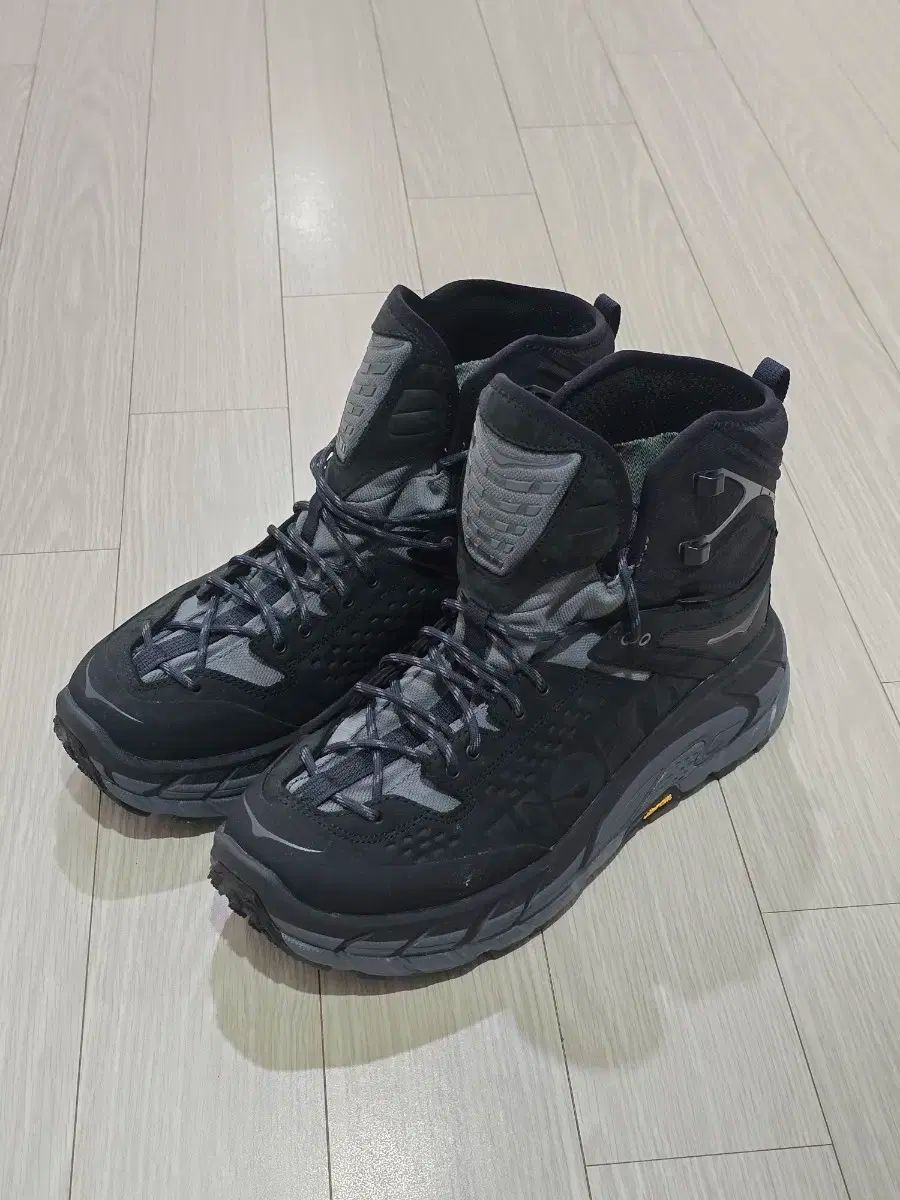 HOKA ONE ONE ホカオネオネ トー ウルトラハイ 黒 キャッスルロック