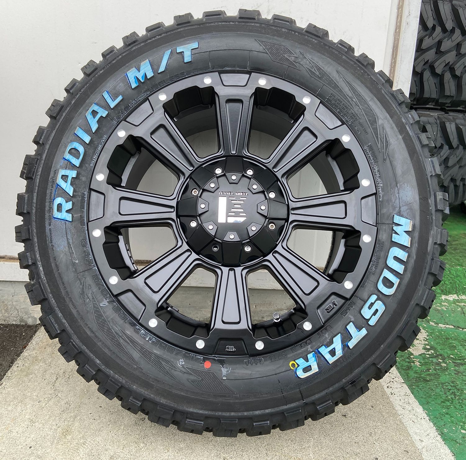 デリカD5 エクストレイル クロスロード ジューク CX5 タイヤホイールセット 16インチ DeathRock デスロック Mudstar  Radial M/T 215/70R16 215/65R16 - メルカリ