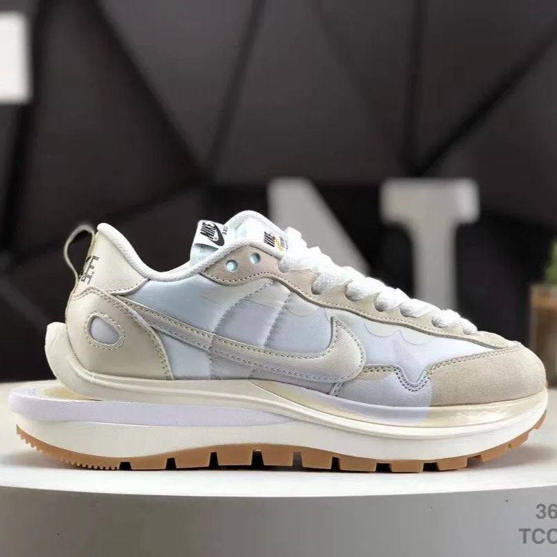 Sacai × Nike VaporWaffle white and gum サカイ ナイキ ヴェイパーワッフル ホワイトアンドガム - メルカリ