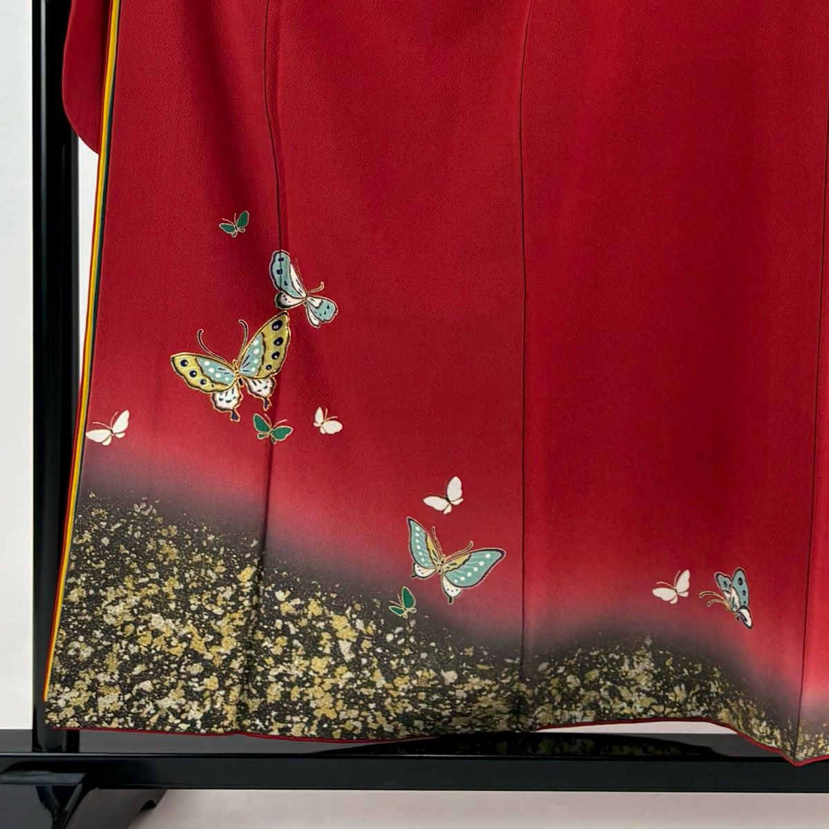 振袖 身丈155.5cm 裄丈66cm M 袷 蝶 草花 金銀彩 金糸 赤 正絹