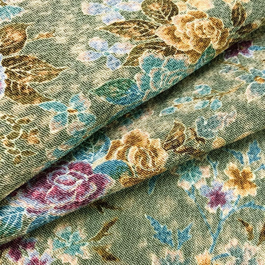 小紋 美しい薔薇の花模様 豆青色 縮緬 K-4478