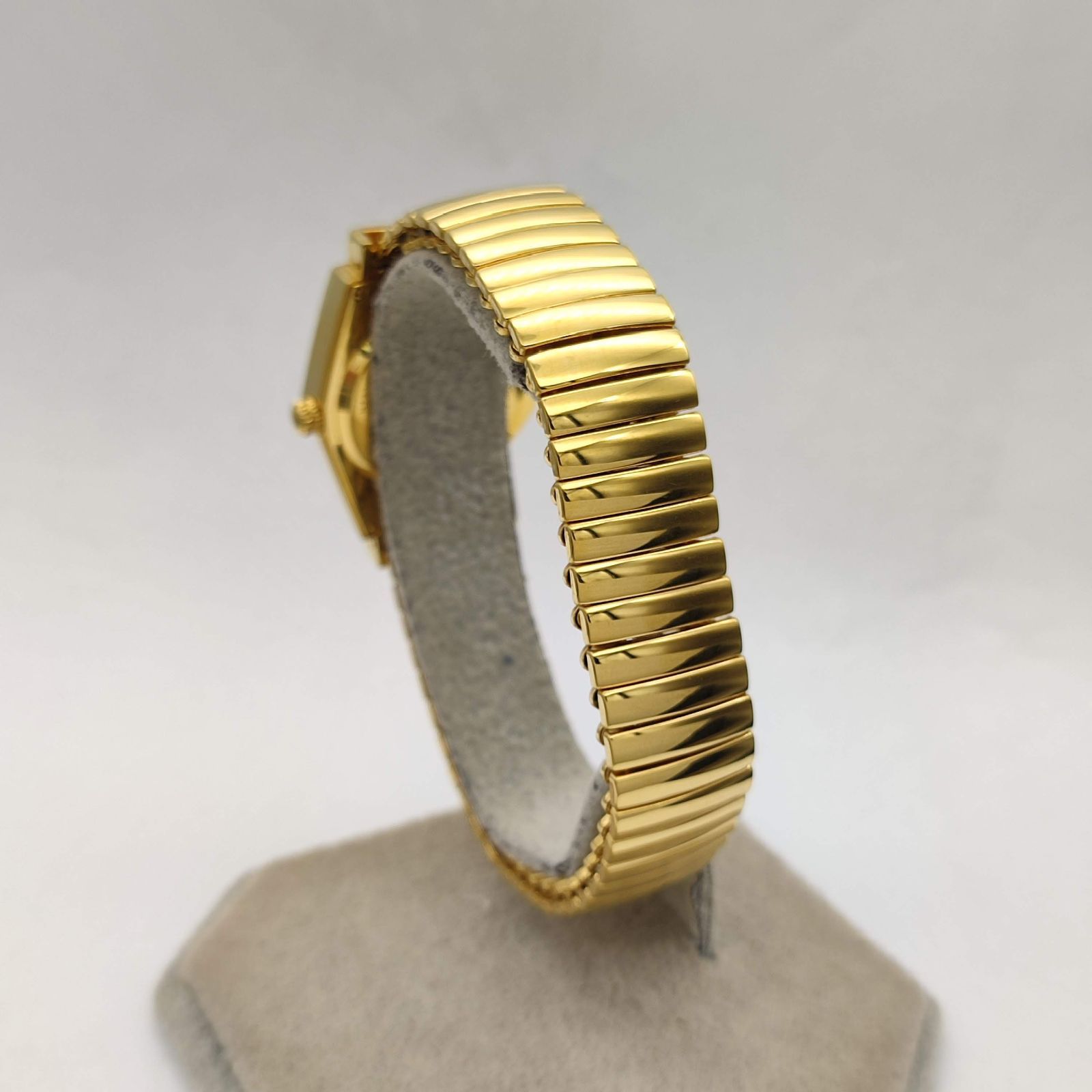 美品】HAMILTON ハミルトン ベンチュラ H243010 ゴールド 黒文字 美品】HAMILTON ハミルトン ベンチュラ H243010 ゴールド 黒文字