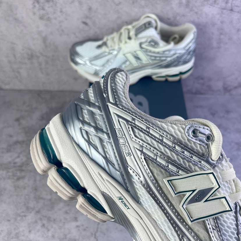 新品 限定価格NEW BALANCE ニューバランス M1906REE（New Balance M1906REE ニューバランス）男女兼着