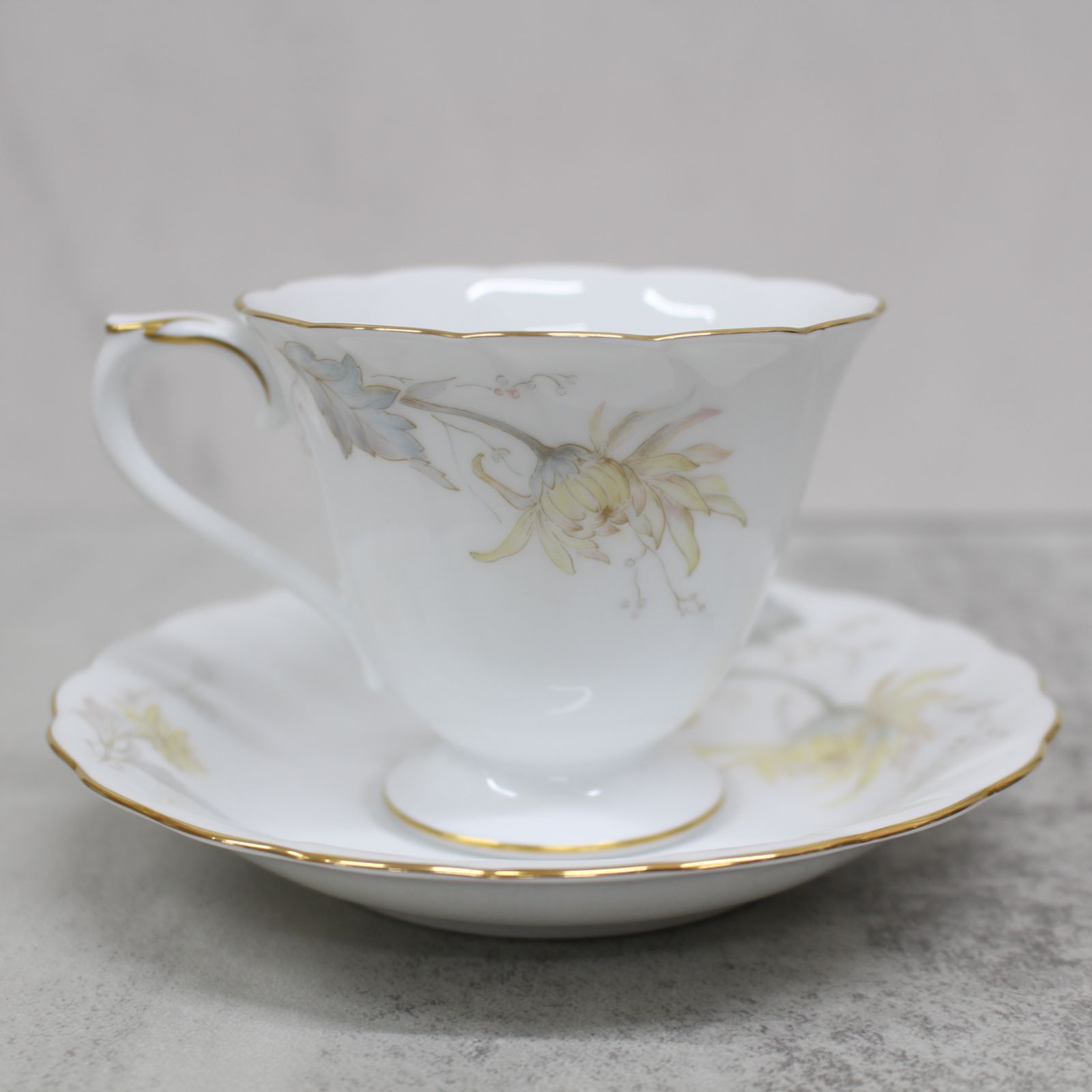 S019)【美品/廃盤品】大倉陶園 糸菊 カップ&ソーサー 2客 ペア S019)【美品/廃盤品】大倉陶園 糸菊 カップ&ソーサー 2客 ペア