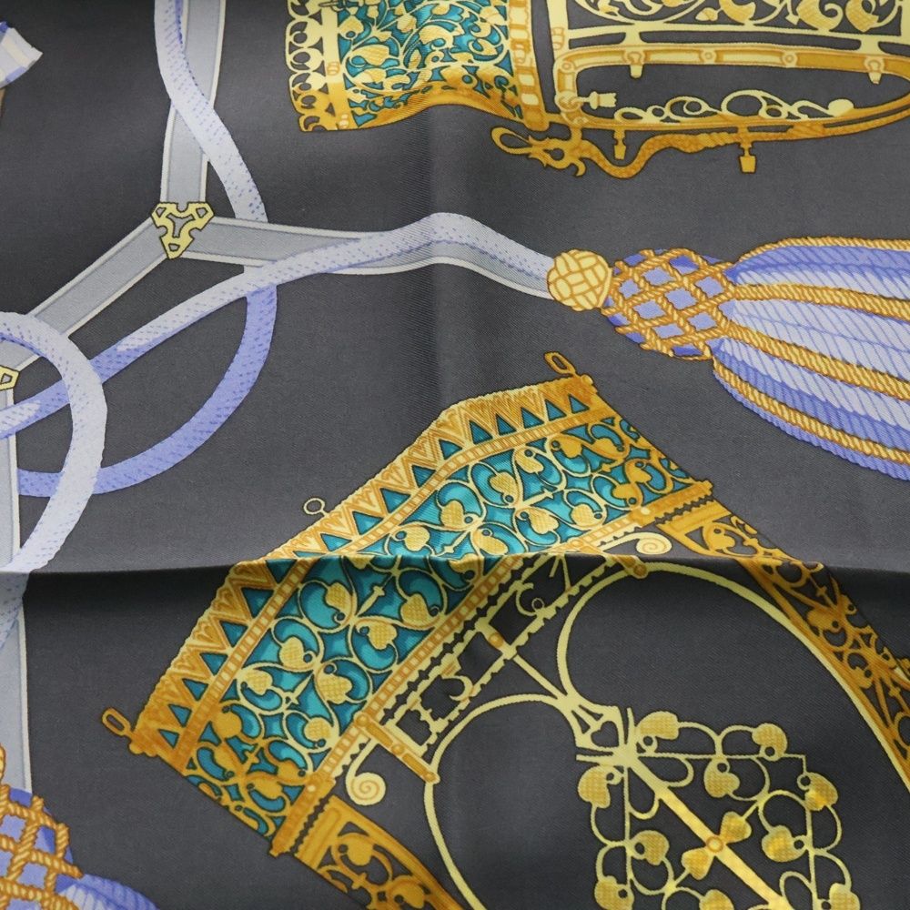 HERMÈS シルク スカーフ カレ90 LES MUSEROLLES HERMES エルメス スカーフ カレ90 LES MUSEROLLES 鼻革 シルク