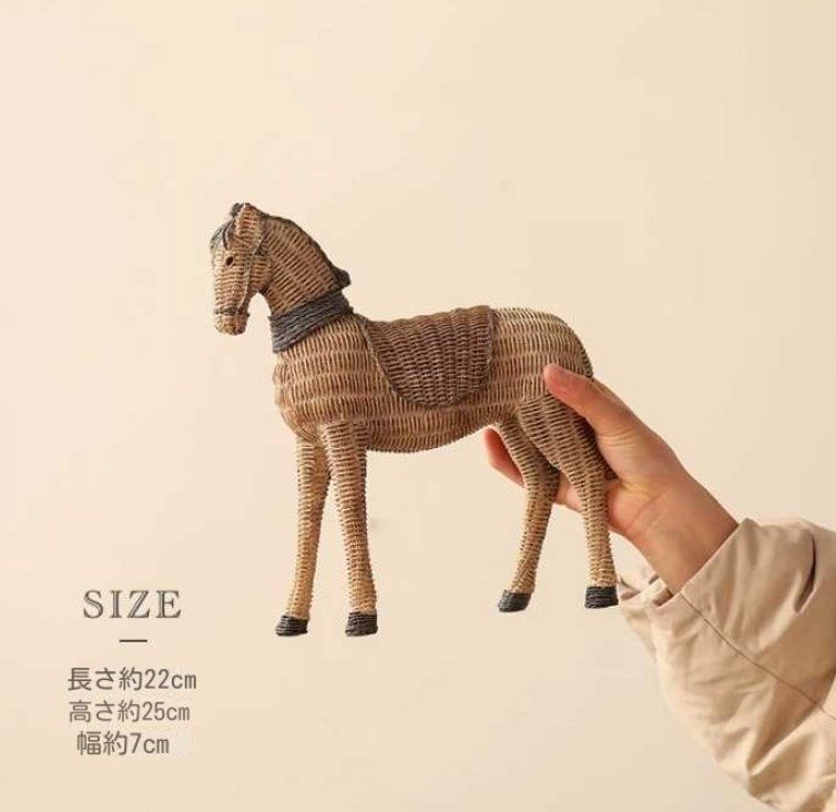 レトロな藤を模した馬の置物インテリアリビング玄関装飾品芸術酒棚樹脂