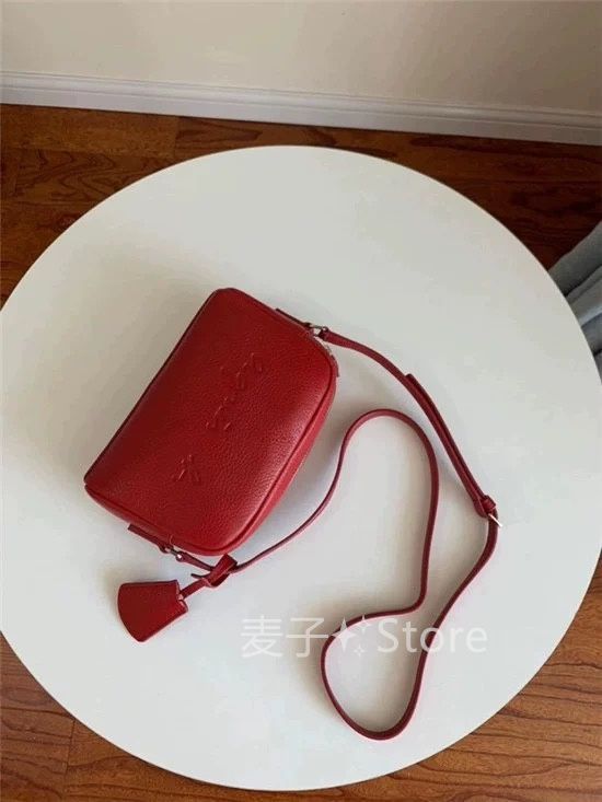 アニエスベー Agnes.b エンボスロゴ ショルダー バック レザー 新品 大人気 アニエスベー ショルダーバッグ agnes b. エンボス
