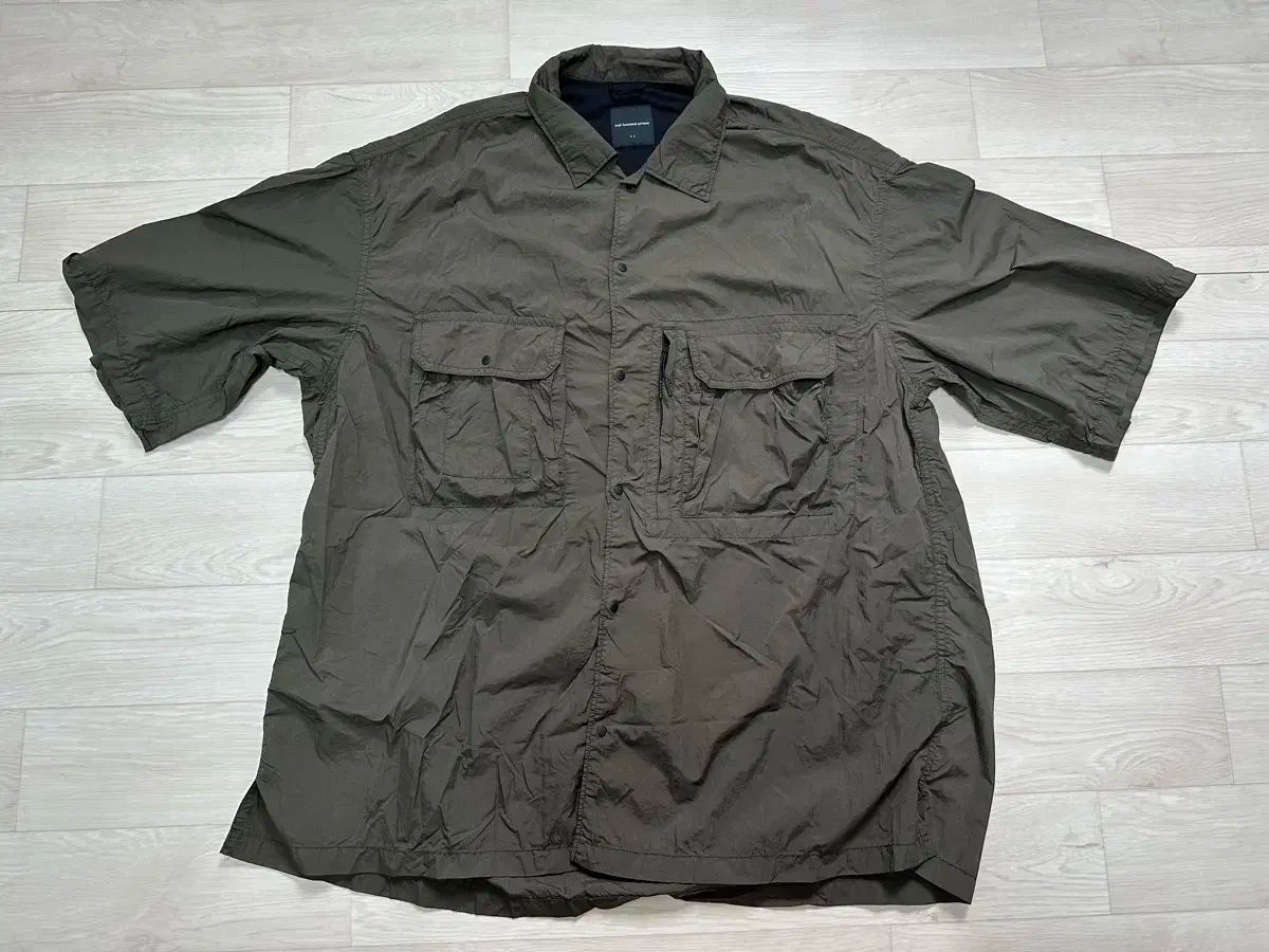 moif ムイフ SS24 HIKER HALF SHIRT OLIVE BROW