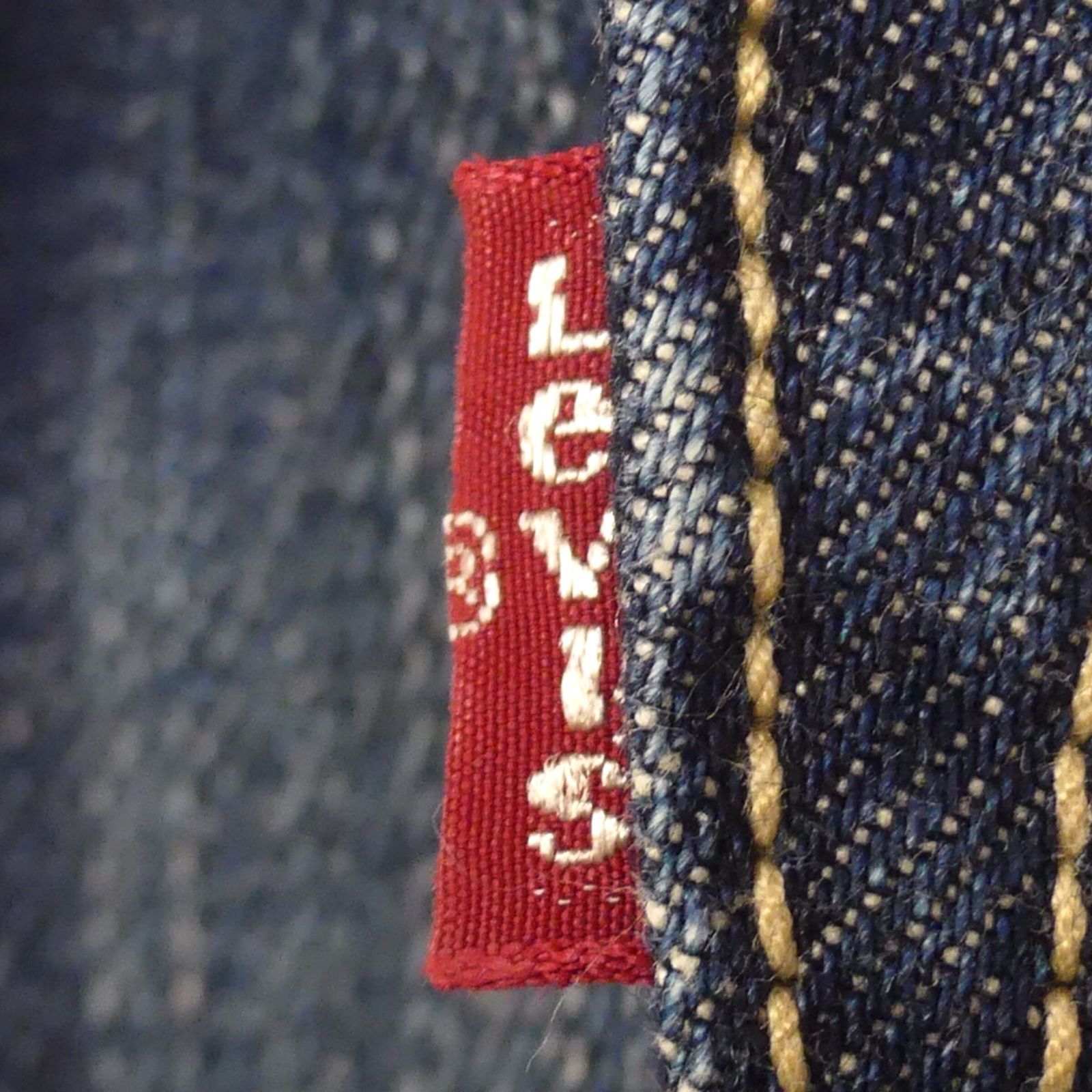 Levis リーバイス503 濃紺ジーンズ 縦落ち 激ヒゲ デニム 日本製 古着 Levis リーバイス503 濃紺ジーンズ 縦落ち 激ヒゲ デニム 日本製