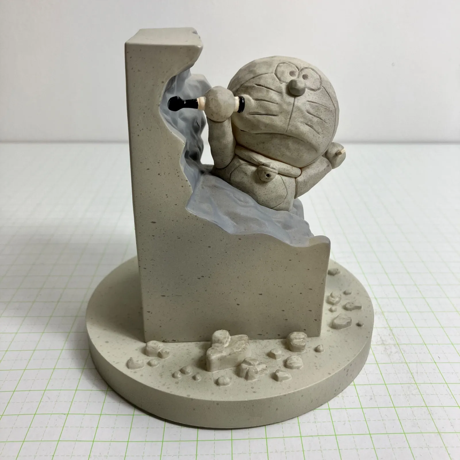 限定 彫刻家ドラえもん White Ver. 彫刻家ドラえもん White Ver.」限定スタチューをドラえもん