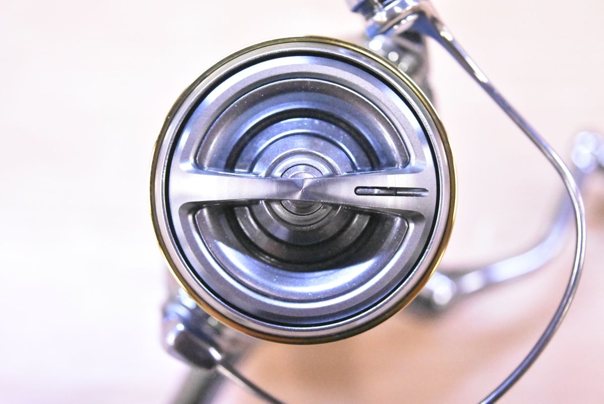 シマノ 18 ステラ 3000MHG スピニングリール SHIMANO STELLA