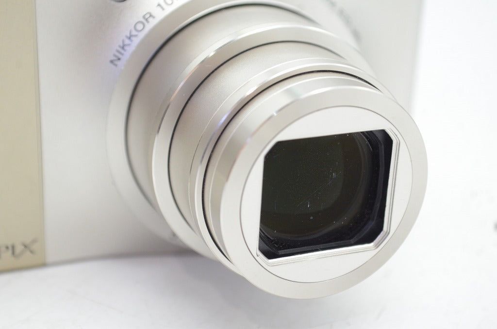 【本物保障】 Nikon ニコン COOLPIX S8000 コンパクトデジタルカメラ シャンパンシルバー 250713b