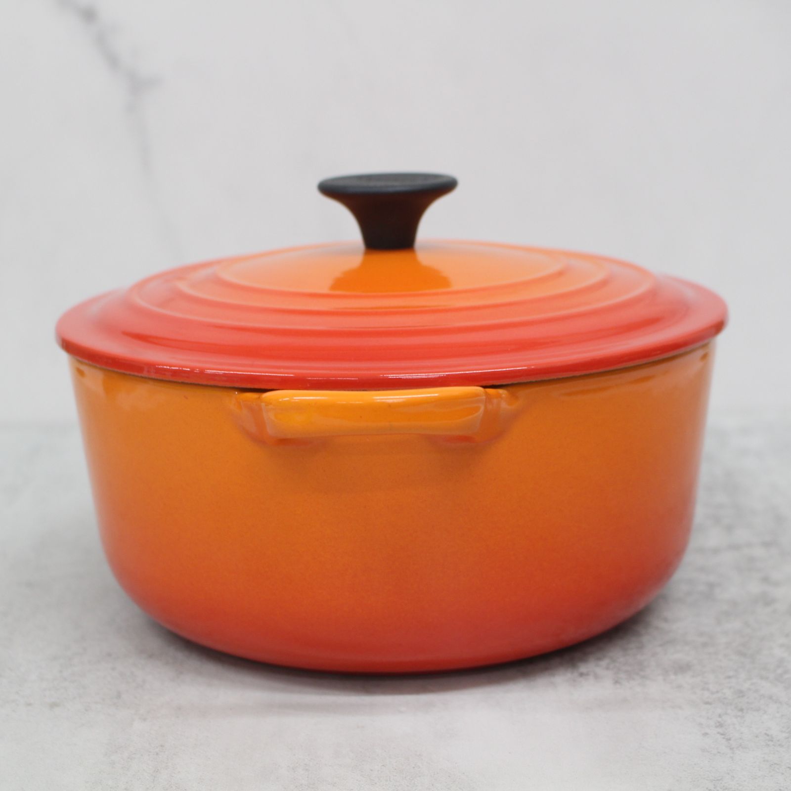 【最終お値下げ】LE CREUSET オレンジ ホーロー鍋 20cm シグニチャー ココット・ロンド 20cm オレンジ (ブラックマット