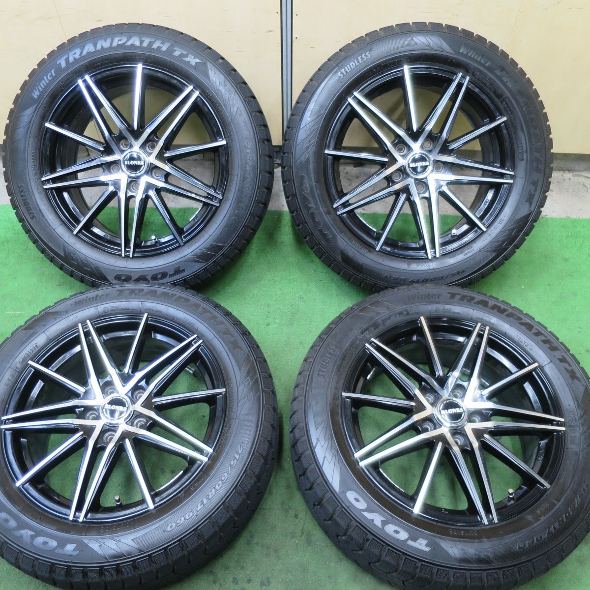 バリ溝 23年 キレイ 9.5分 スタッドレス 215 60R17 トーヨー ウインター トランパス TX BLONKS ブロンクス 17インチ PCD114.3 5H 5091001TTス