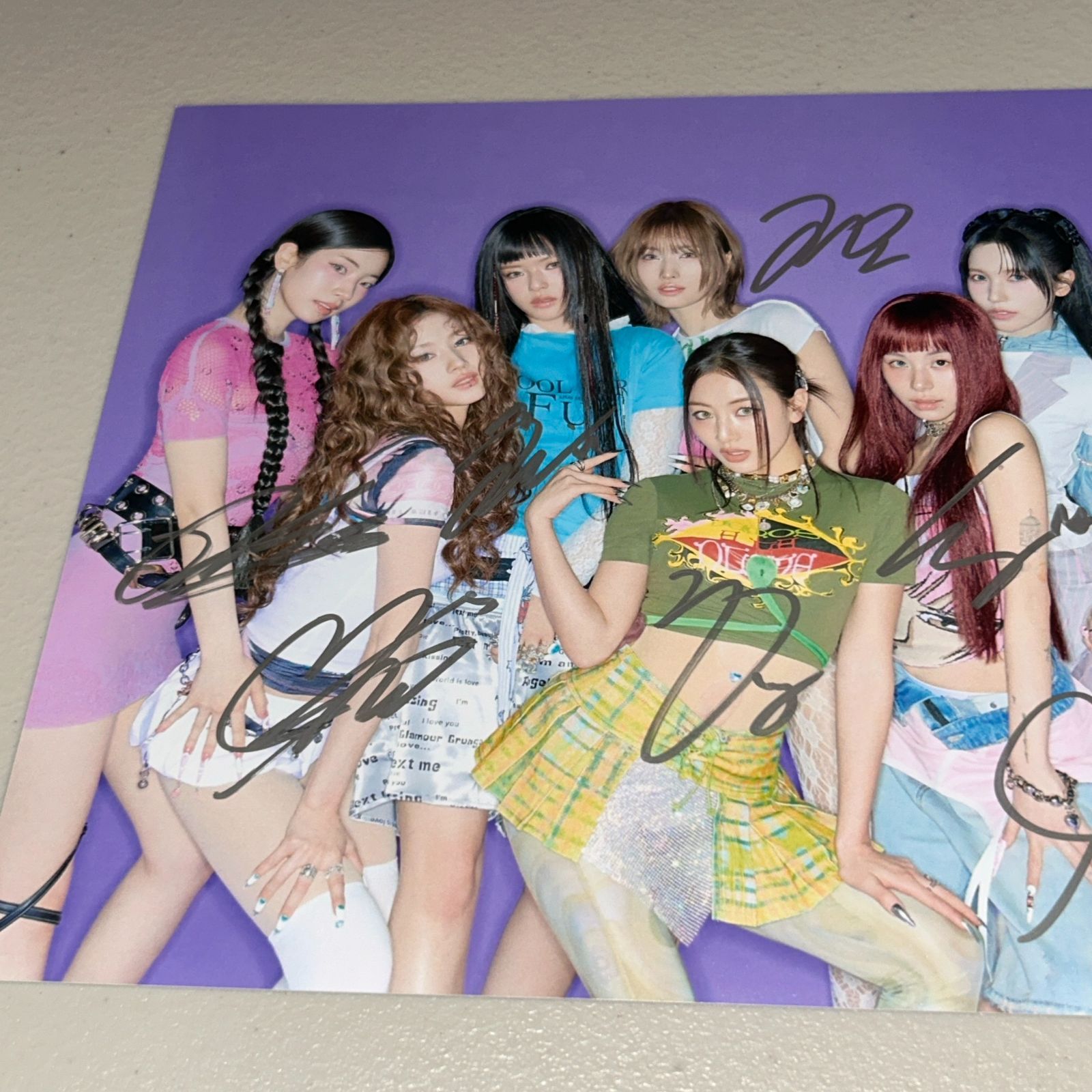 TWICE 直筆サイン「THIS IS FOR」スチール写真(A4サイズ) TWICE 直筆サイン「THIS IS FOR」スチール写真(A4サイズ) - メルカリ