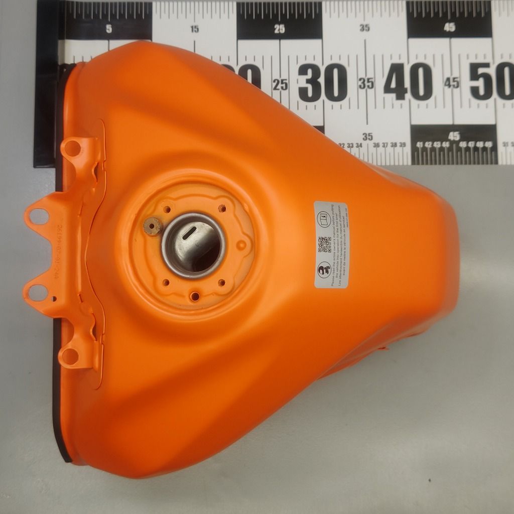 KTM DUKE デューク 390 DY18 純正 ガソリンタンク フューエルタンク オレンジ 新車外し