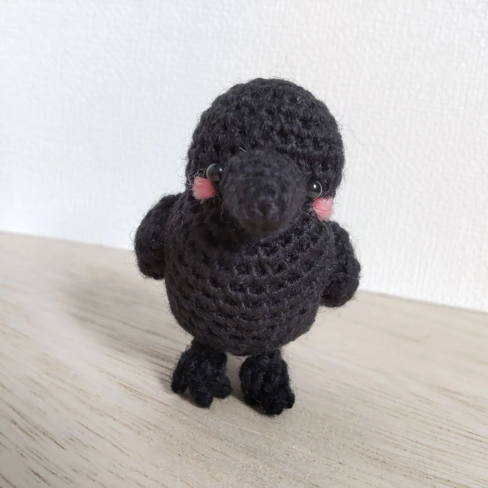 あみぐるみ とり カラス 4 キーホルダー ハンドメイド - メルカリ