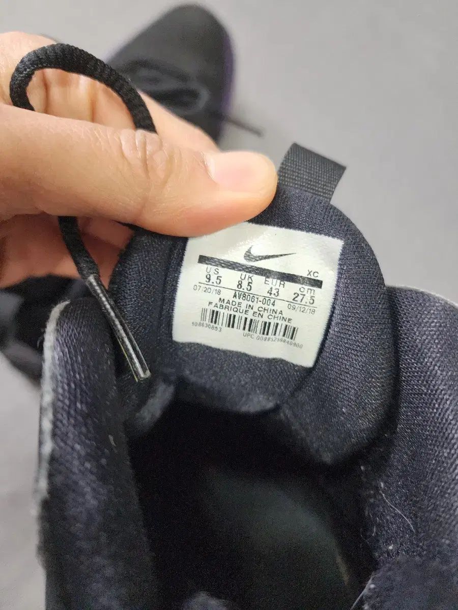 NIKE