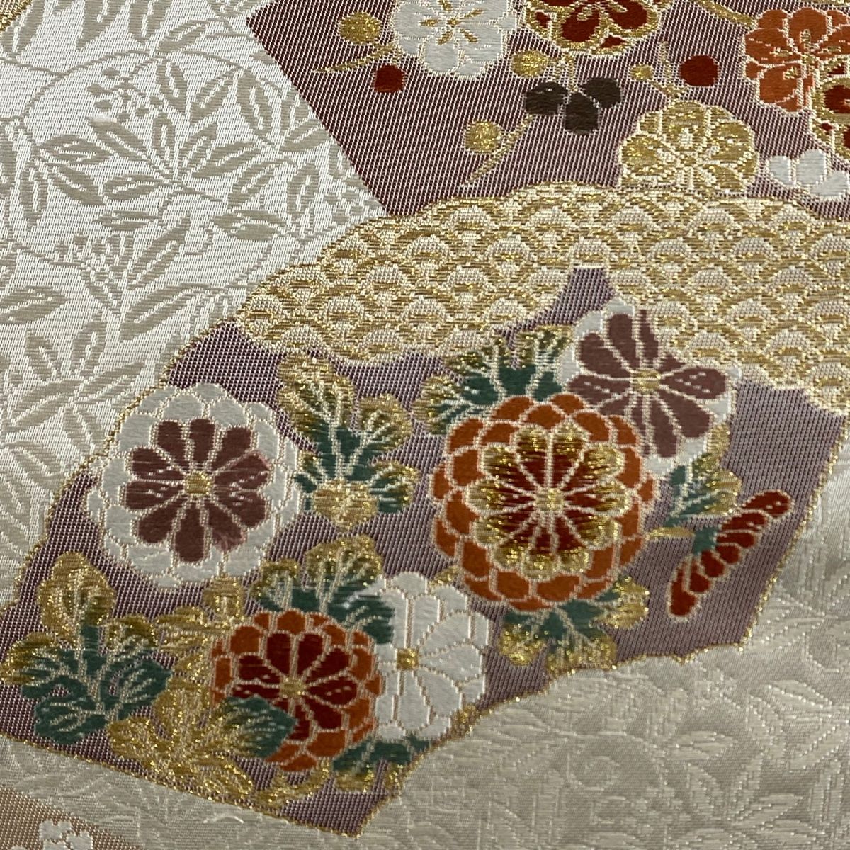 袋帯　草花刺繍　正絹 袋帯 美品 秀品 扇面 草花 刺繍 金糸 クリーム 六通 正絹 【中古