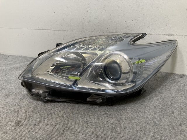 車 プリウス 30系/ZVW30 純正 前期 左 ヘッドライト/ランプ ハロゲン 