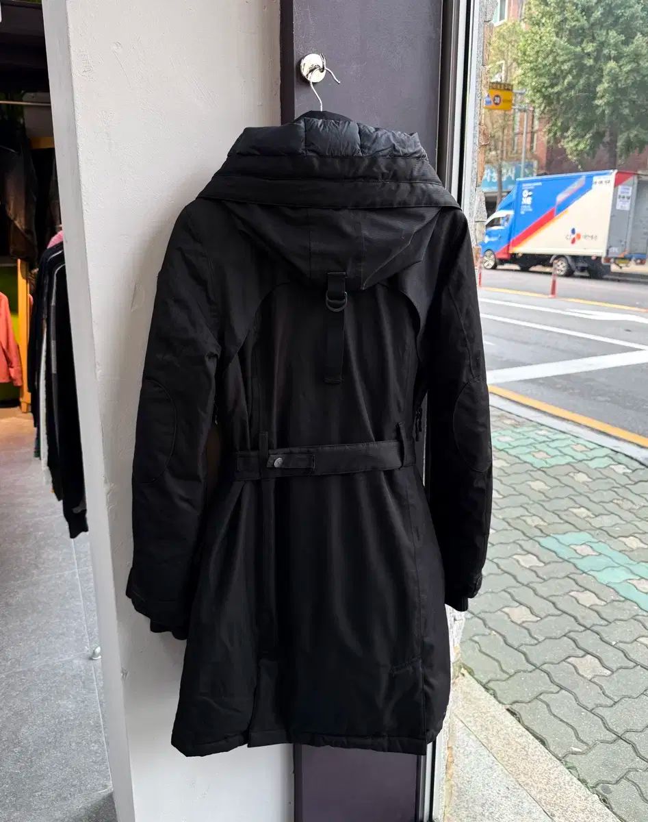 ベルト付き ダウンジャケット