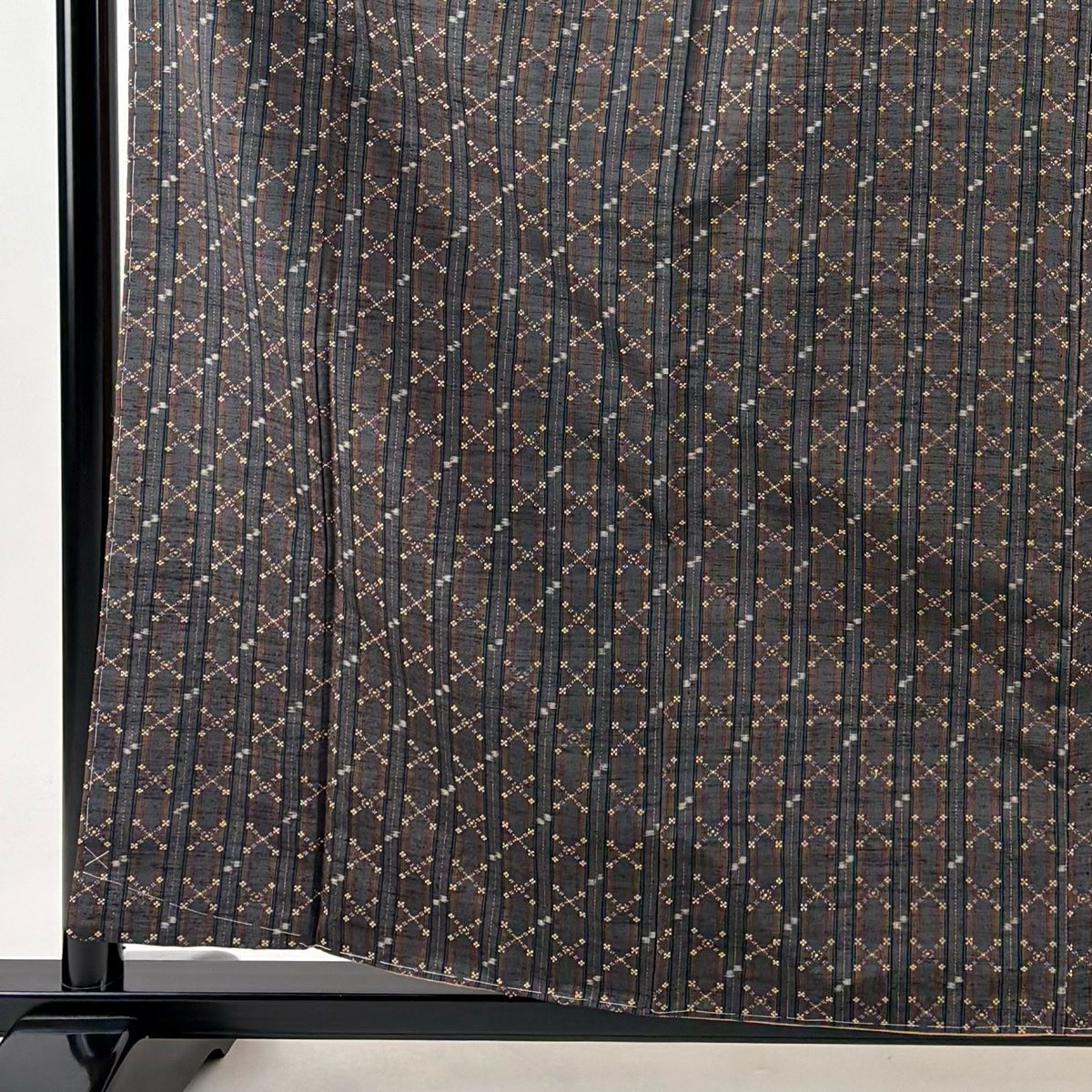 紬 身丈159cm 裄丈63.5cm S 袷 鈴乃屋 縦縞 幾何学模様 花織 茶紫 正絹
