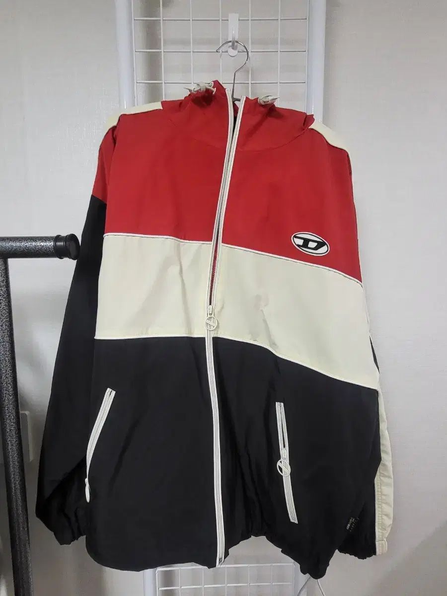 【雷市場（ポンジャン）商品韓国直送】 DIESEL(ディーゼル) ウインドブレーカー XL ほぼ新品
