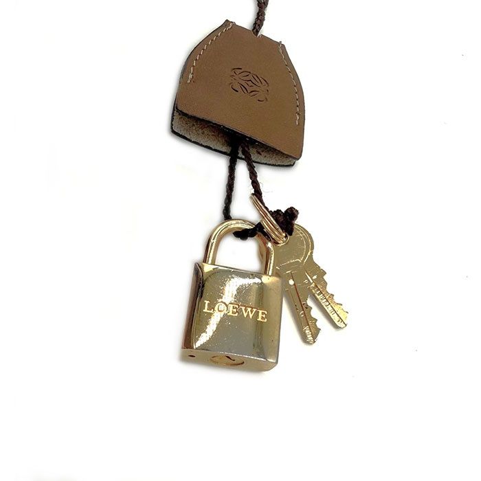 登場! 南京錠 カデナ LOEWE ロエベ カギ レザー パドロック チャーム 小物