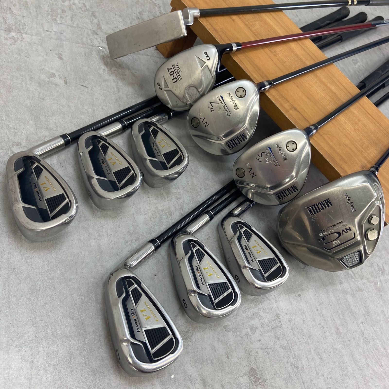 MacGregor - MacGregor　マグレガー　LEGSUS　レグサス　メンズゴルフ11本セット　カーボン　R　右利き用　キャディバッグ　初心者おすすめ　入門用 MacGregor マグレガー LEGSUS レグサス メンズゴルフ11本セット