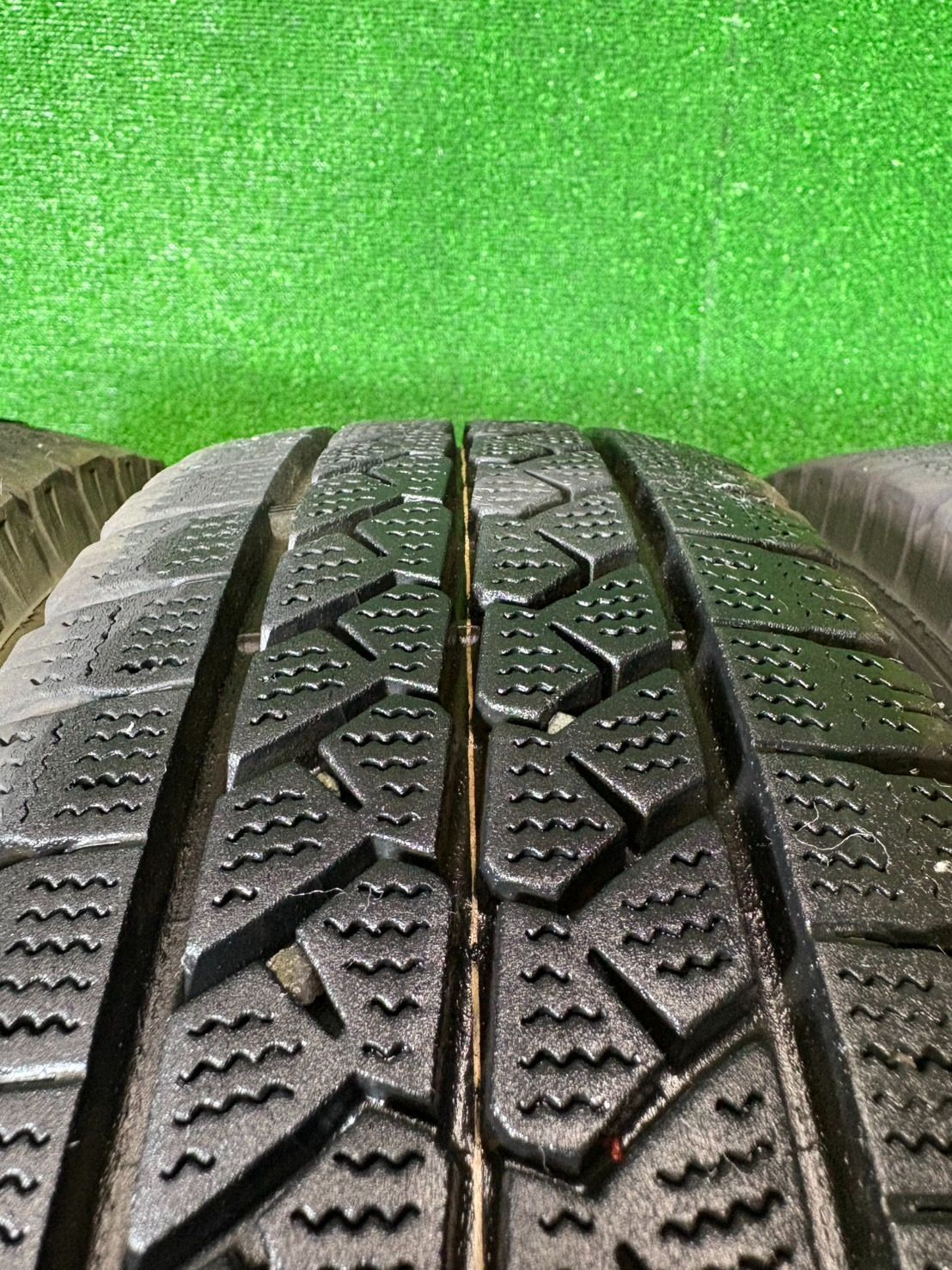 【日替わりセール】 BRIDGESTONE BLIZZAK VL1 165R14 LT 6PR スタッドレス 4本セット 2025年製 残溝8.5mm フォーマル