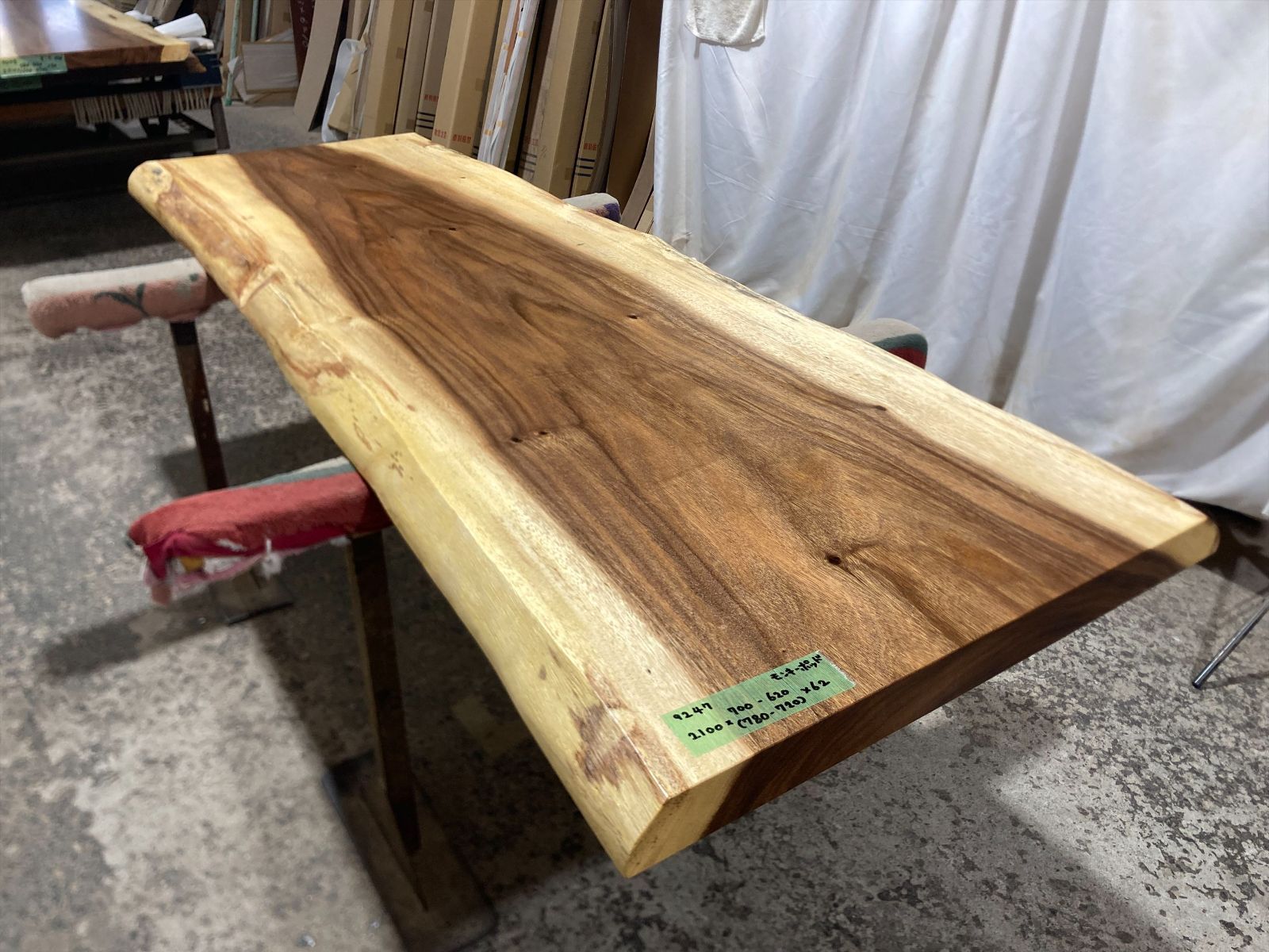モンキーポッド9247 一枚板無垢 乾燥材 2100ｘ700-620ｘ62mm 天板のみ カウンター センターテーブル ダイニングテーブル